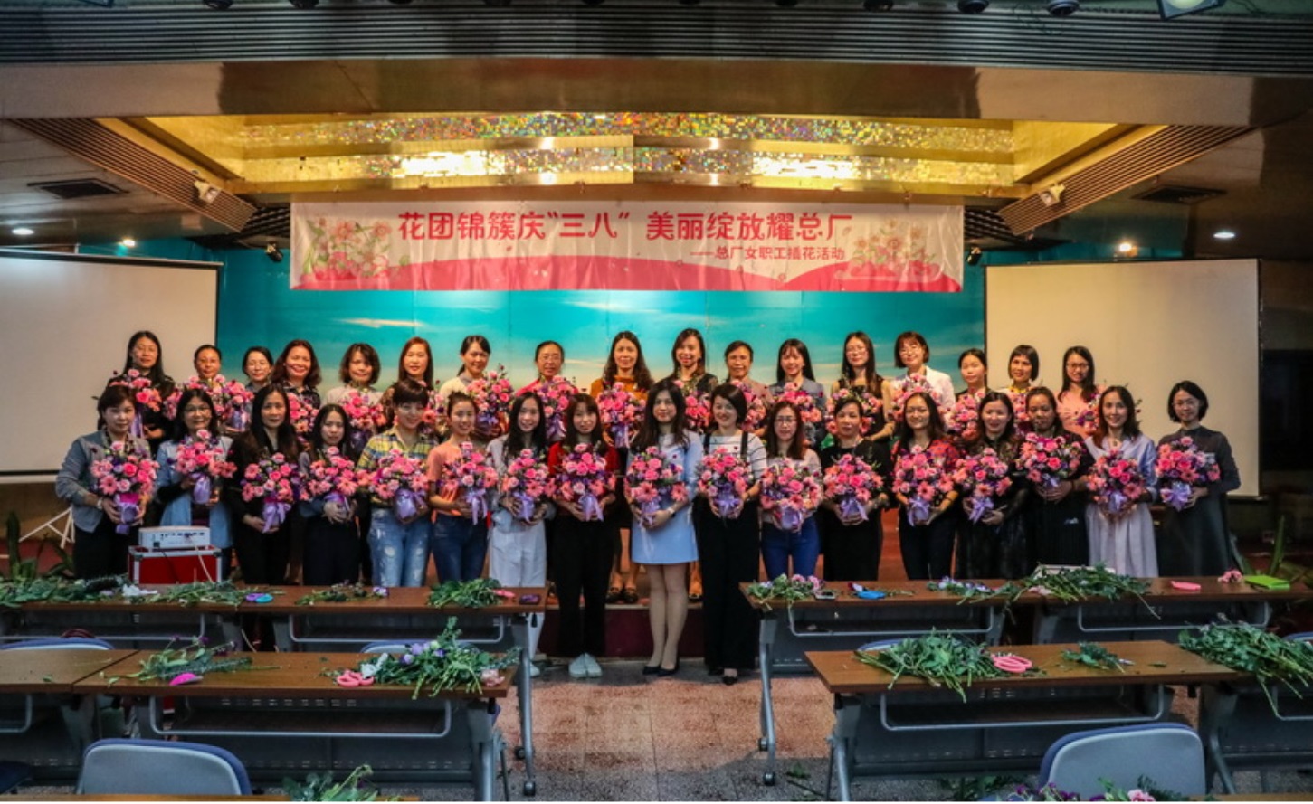 花團(tuán)錦簇慶“三八” 美麗綻放耀總廠  ——白云山制藥總廠插花活動(dòng)
