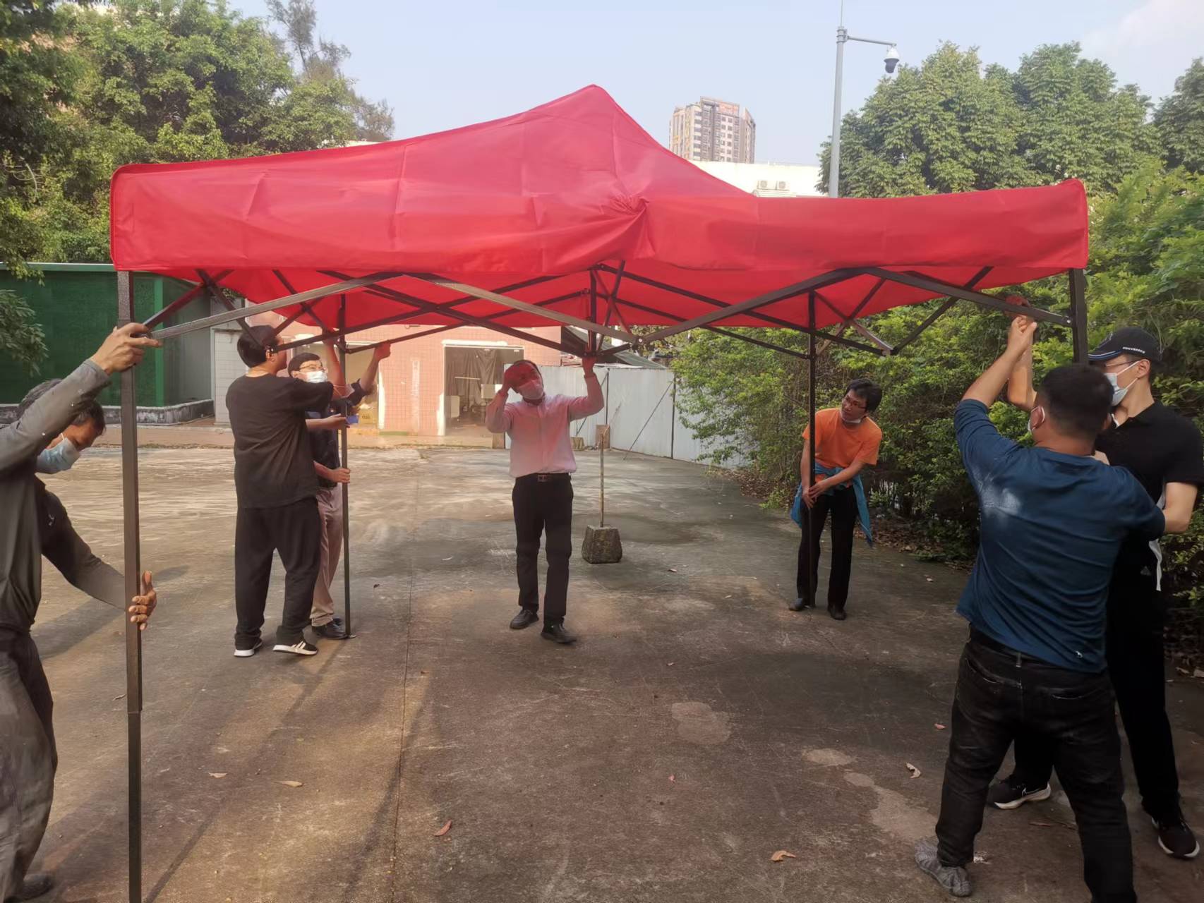 用愛心和溫暖筑起堅強防線—— 第六黨支部第二小組疫情防控在行動