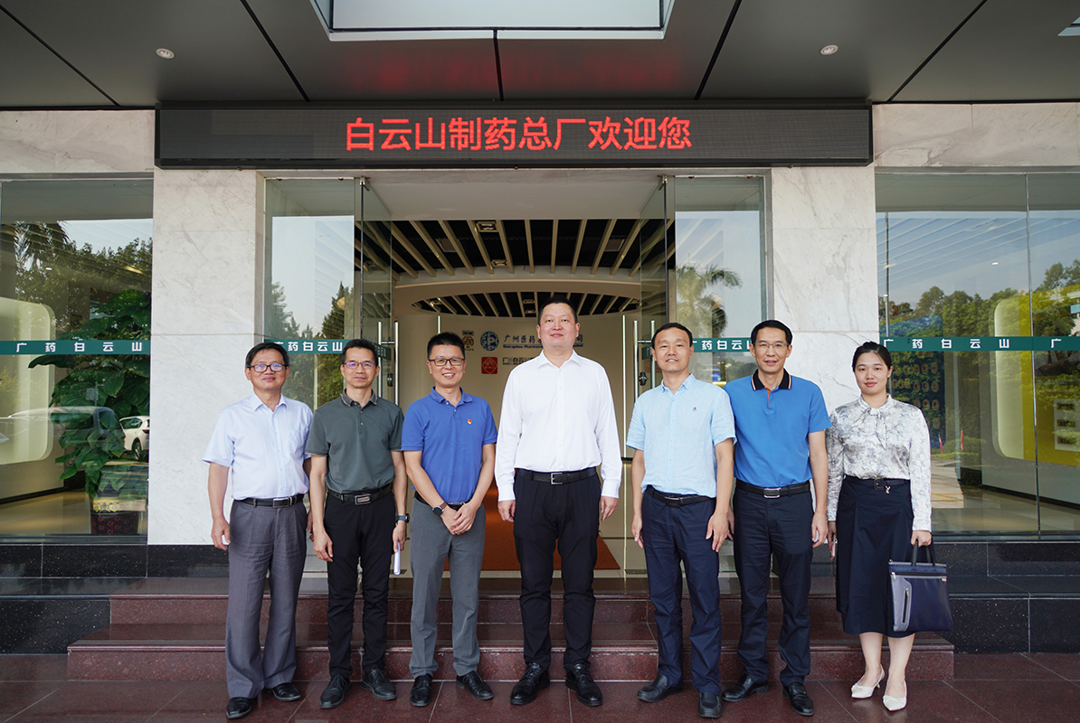 白云區(qū)區(qū)委常委、區(qū)人武部政委葉飛率隊(duì)走訪慰問總廠高層次人才賴燁才博士