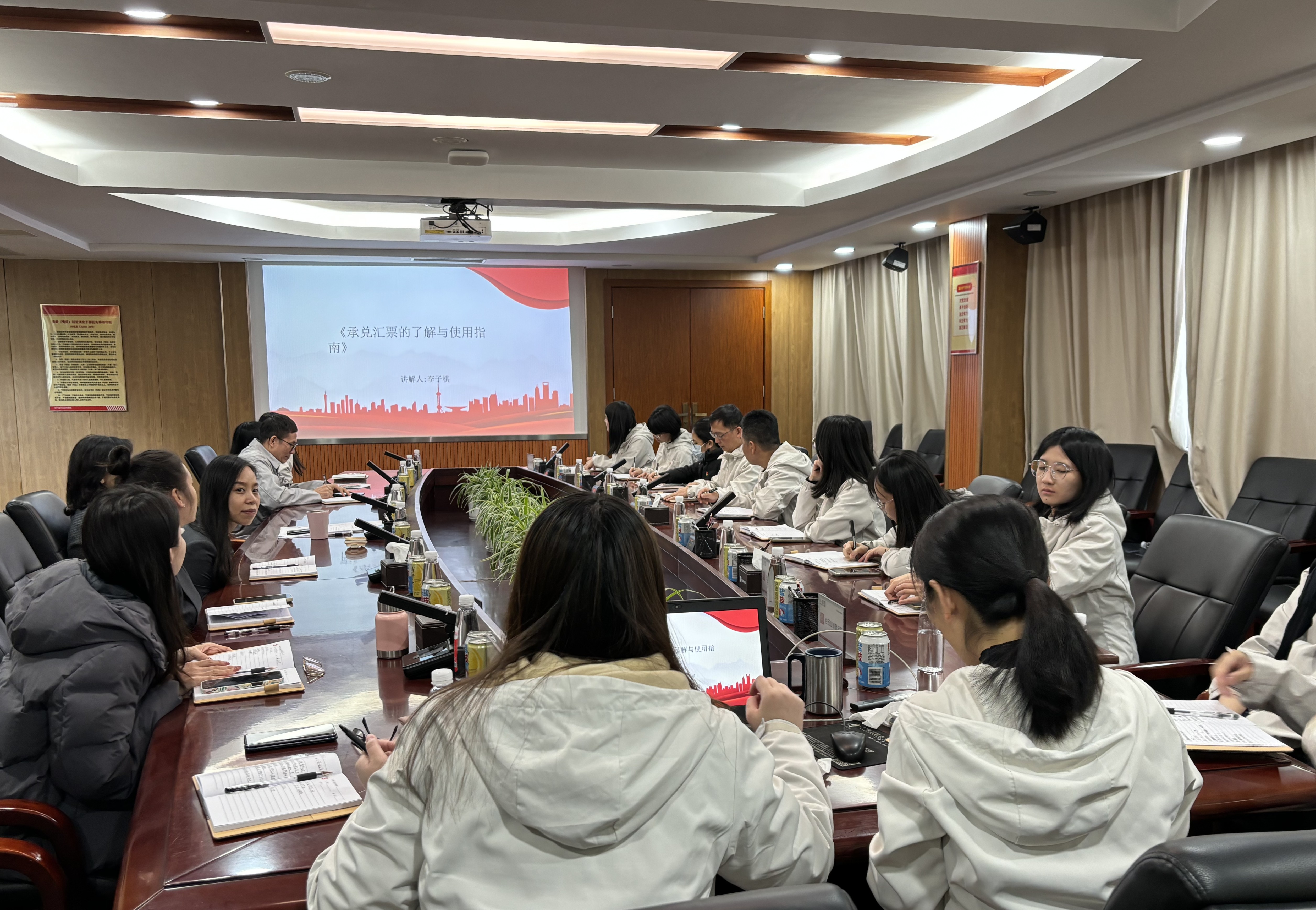 全面提升黨員素養(yǎng)，打造學(xué)習(xí)型黨支部——總廠第八黨支部開展黨員小課堂活動